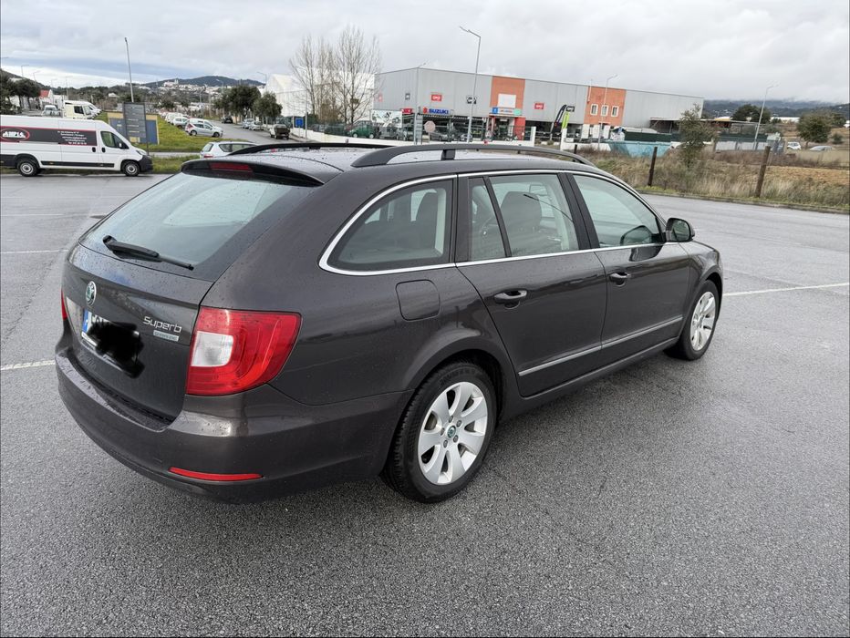 SKODA SUPERB SW 118000 kms 2011 1 registo