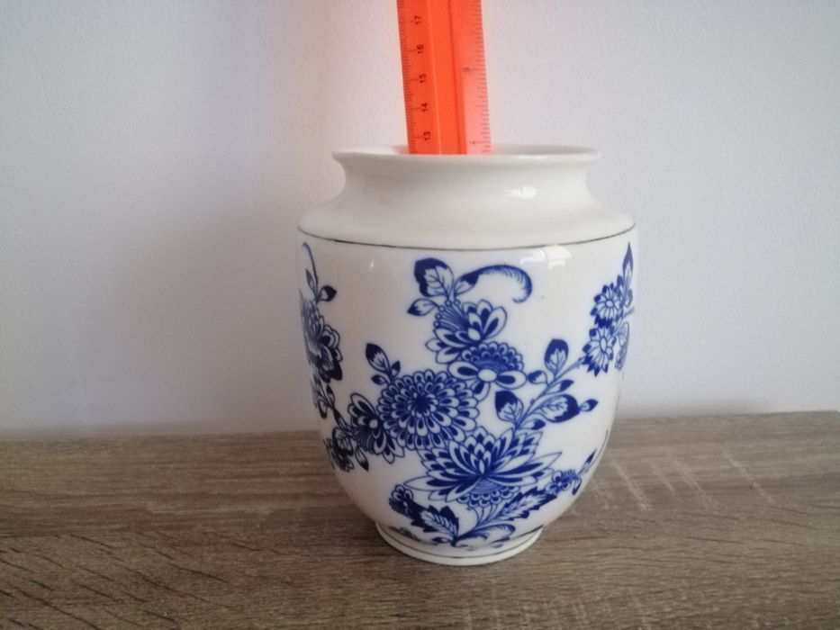 Porcelanowy, sygnowany wazon
