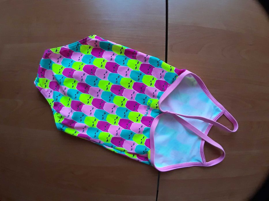 Яскравий купальник для дівчинки на зріст 122-128см.