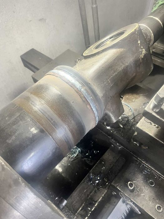 Regeneracja siłowników hydraulicznych, zakuwanie węży, uszczelnienia.