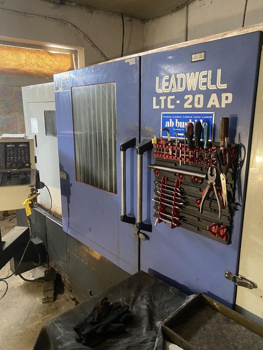 Токарний чпу станок верстат