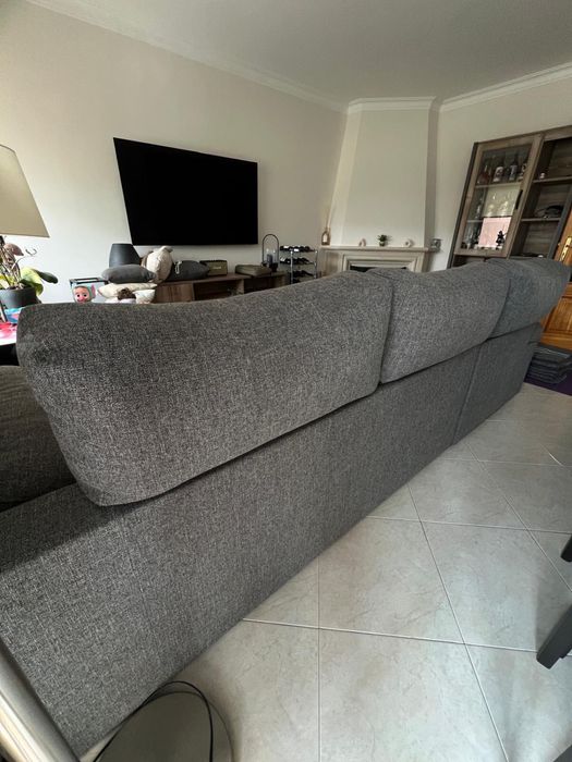 Sofá 3 lugares com chaise longue cinza, e extensao extra