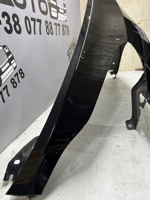 Ліве крило Tesla Model Y