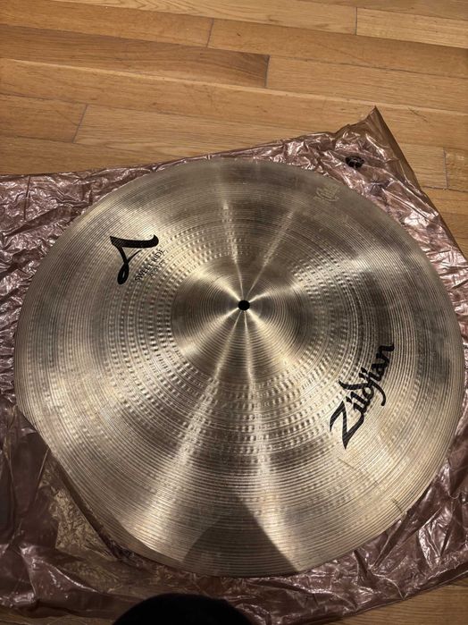 Conjunto Pratos Bateria: Zildjian A-Series Sweet Ride/ Paiste + Estojo