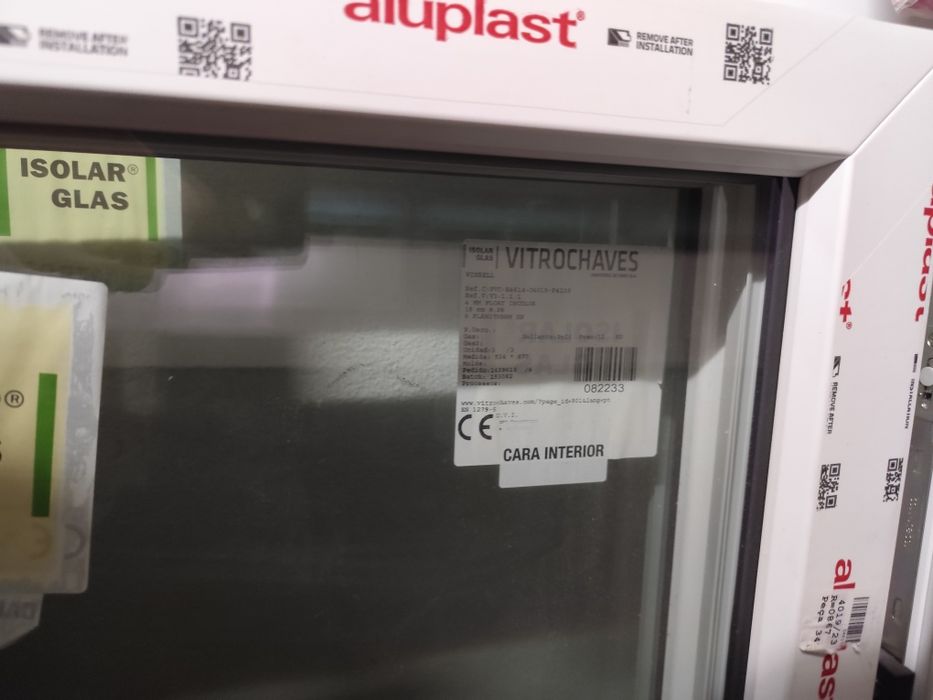 Vendo janelas pvc com estores