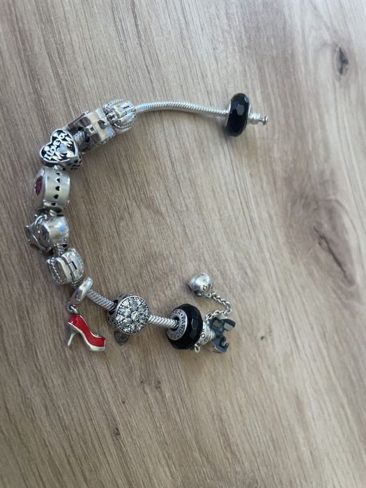 Bransoletka Pandora z 9charms bez jednego czarnego charms