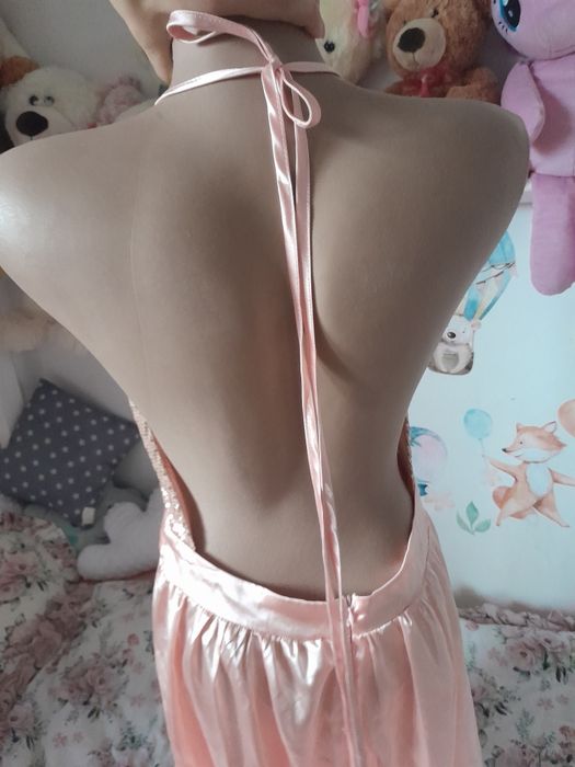 Długa maxi elegancka sukienka blyszczaca Góra wiązana L 40