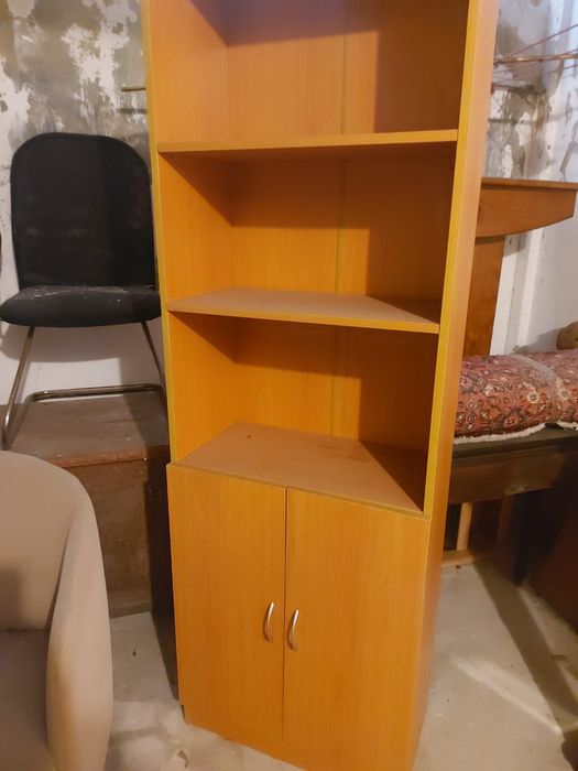 Estante com portas