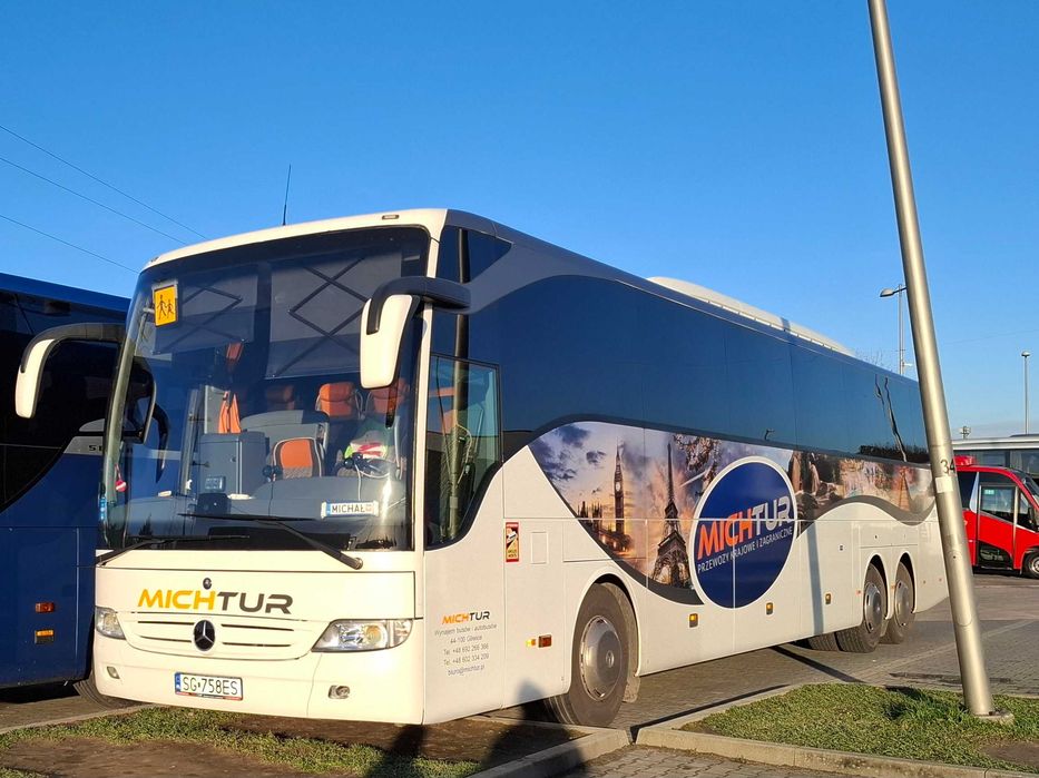 Przewóz osób - wynajem busów i autobusów na 8 - 20 - 30 - 54 - 60 osób