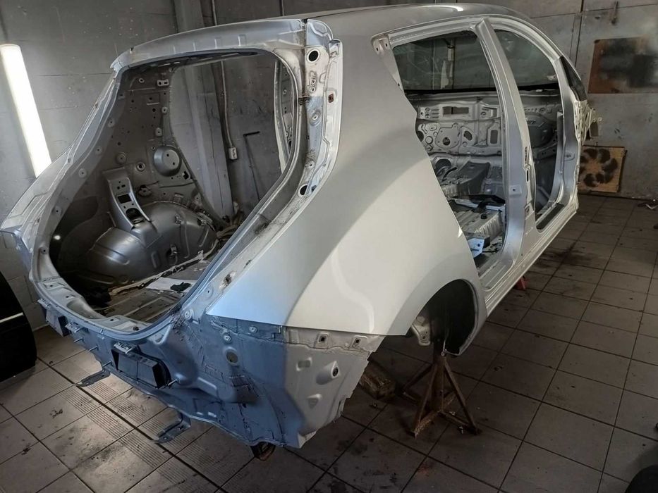 Черверть Кузов на порізку Ніссан Leaf Розборка Лиф ліф 10-17