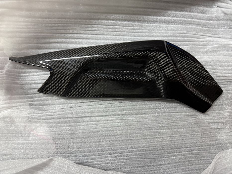 Aprilia rs660 peça em carbono