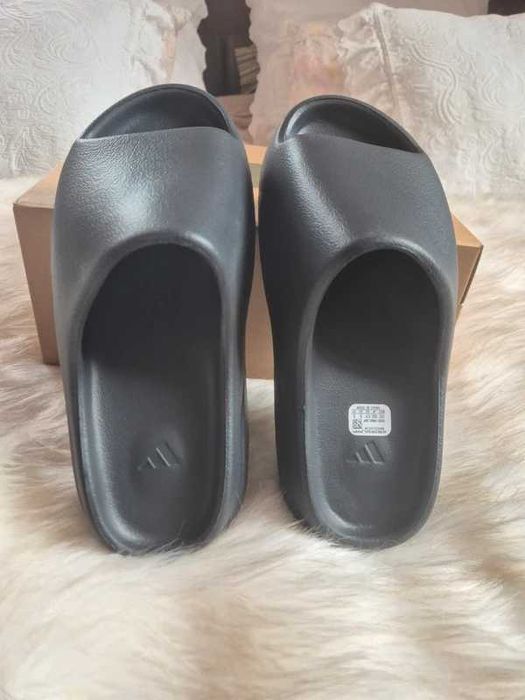 Adidas_ Yeezy_Slide_Onyx .38