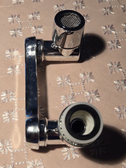 Przedłużka do kranu z perlatorem.