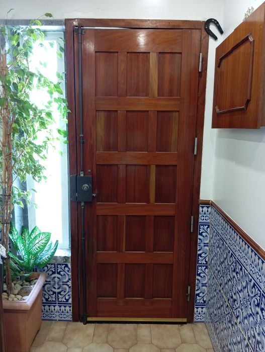 Porta Principal da Rua Mogno completa, Medidas 2mt ×0,80mt