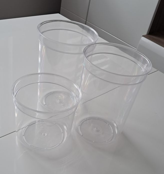 Przezroczyste pojemniki