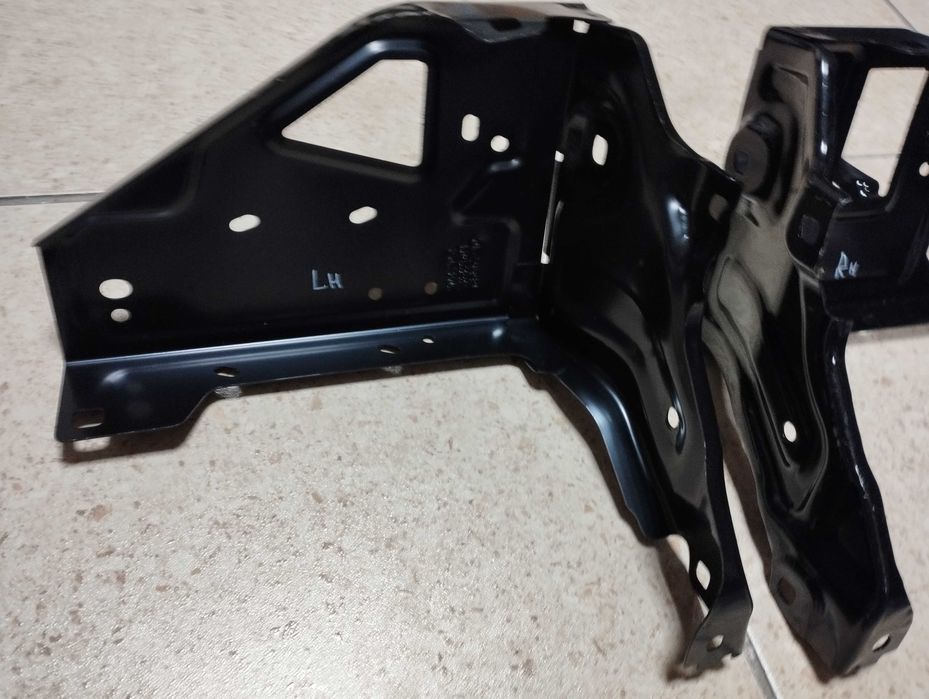 BMW X1 F48 F39 Кронштейн кріплення фари 51647342502 окуляр 51647342501