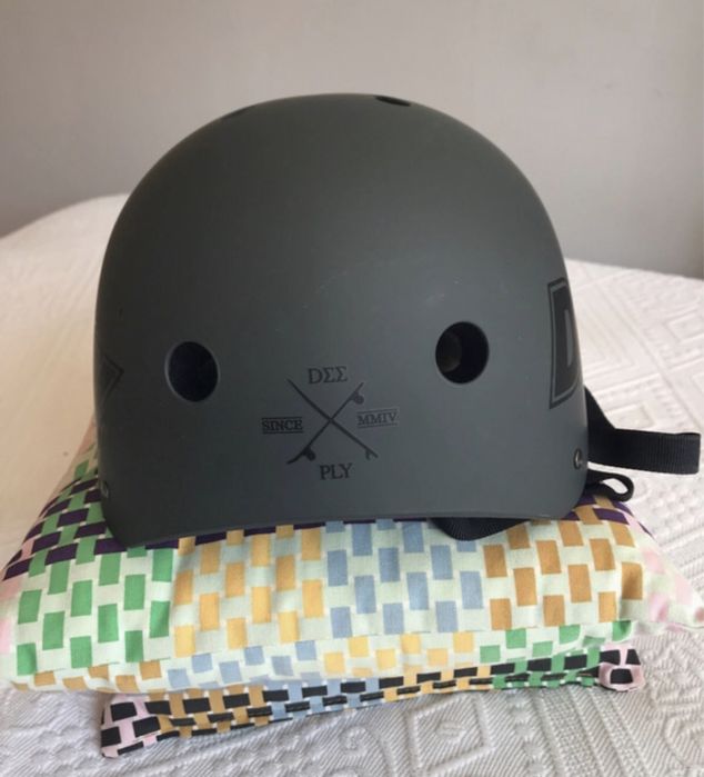 Capacete Deeply para bicicleta e skate