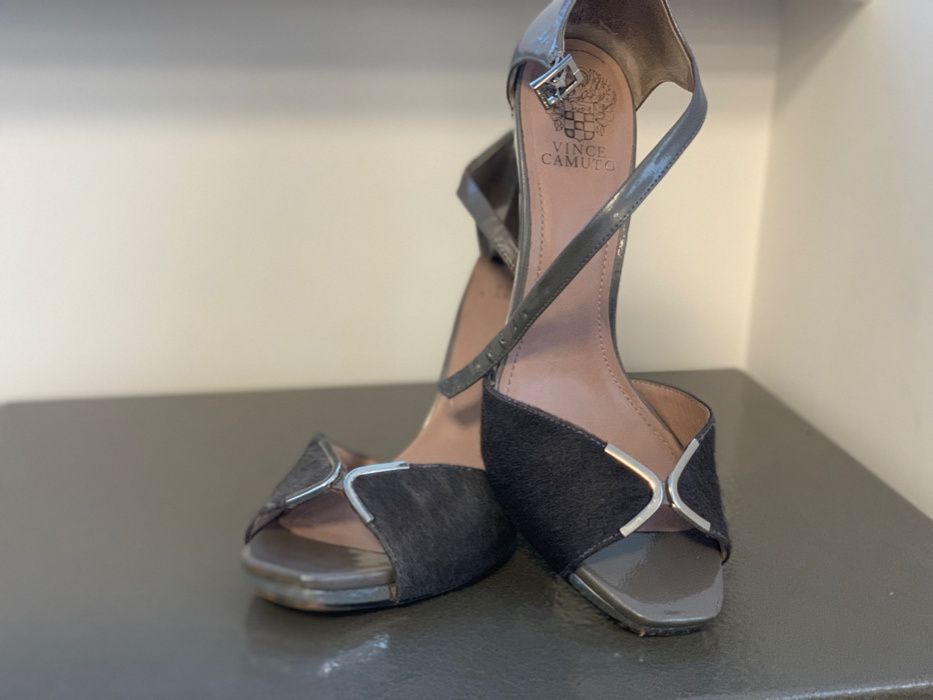 Босоножки Vince Camuto кожаные с мехом 40-41