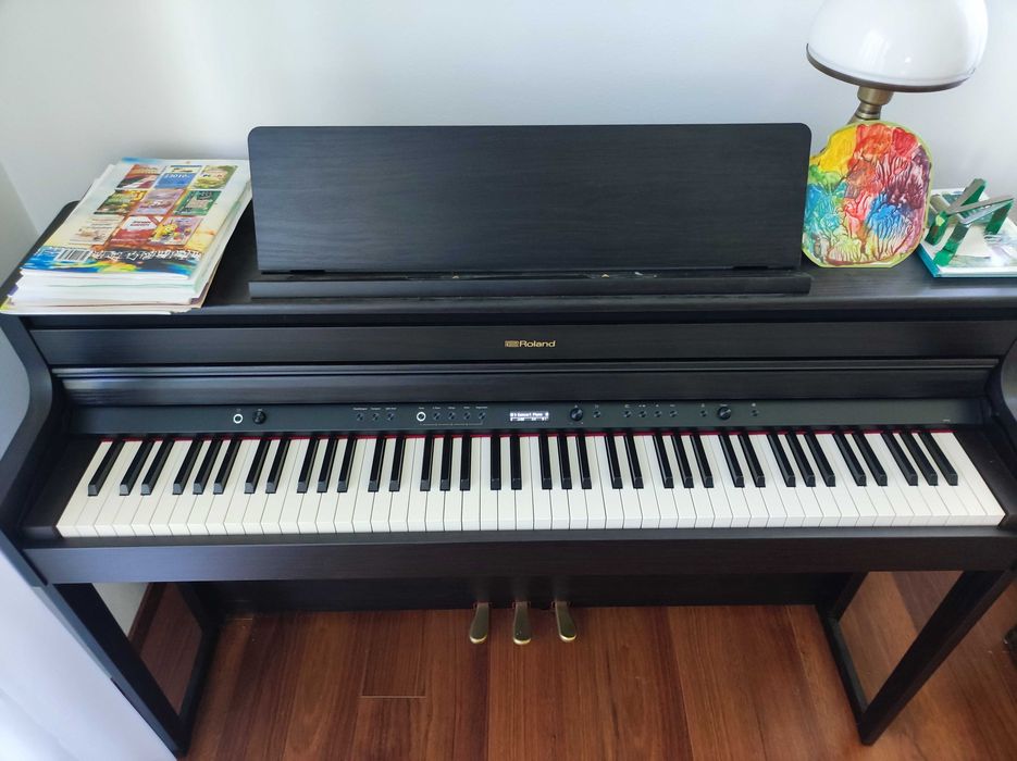 Pianino Roland HP-704