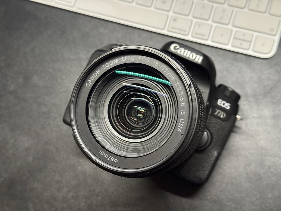 Lustrzanka Canon EOS 77d + obiektyw Canon EF-S 18-135mm