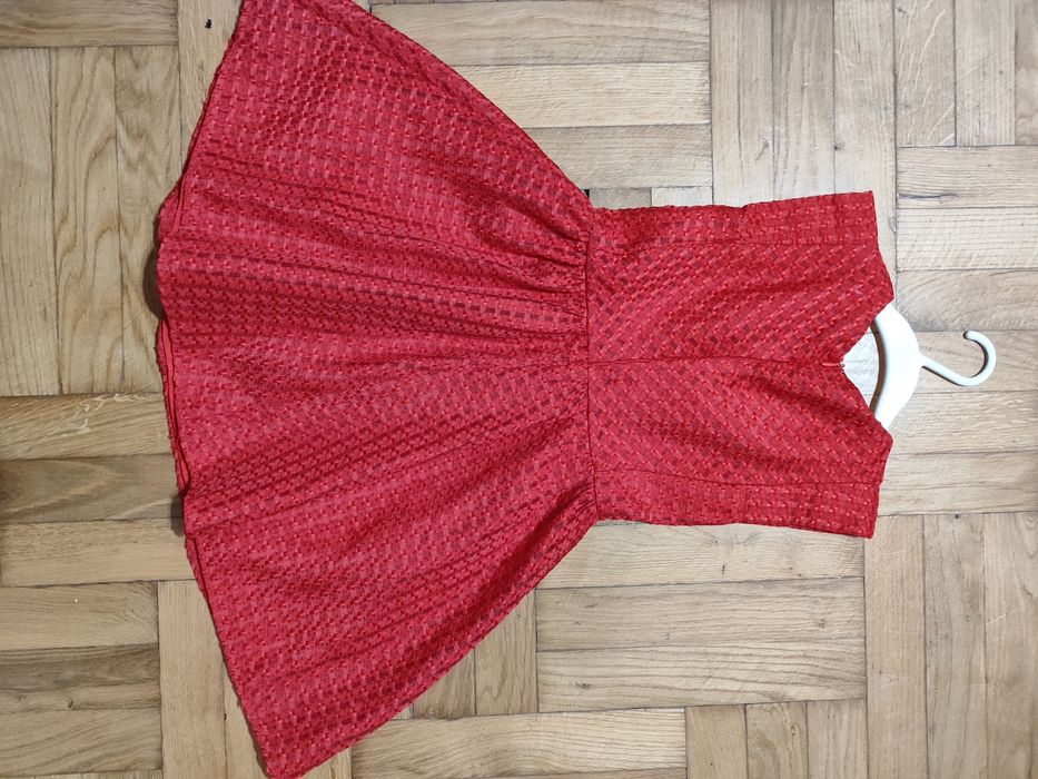 Czerwona sukienka 110/116