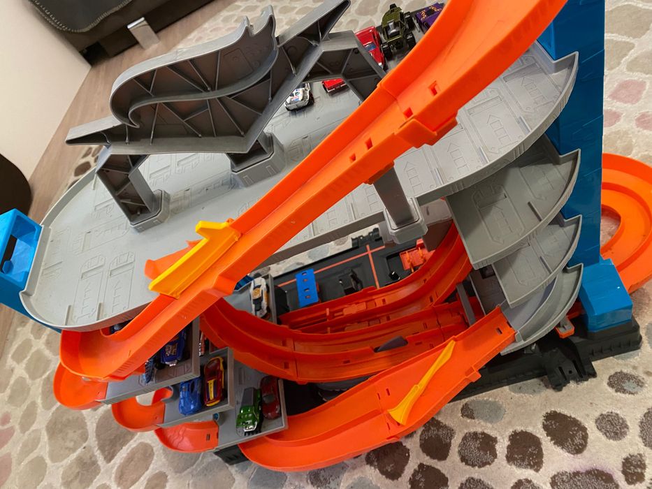 Трек Хот вілс Hot Wheels City Ultimate Garage