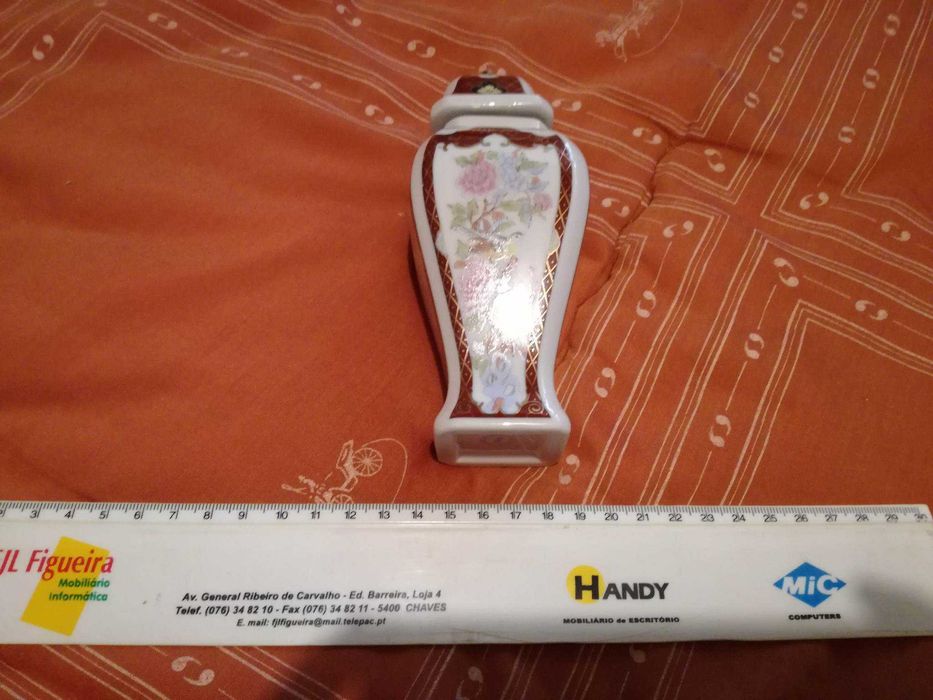 Duas jarras de porcelana