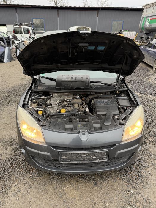 Передній бампер Renault Megane 3 TEB66