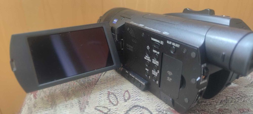 Sony FDR AX700 камкодер