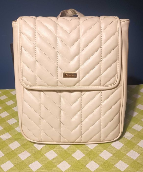 Beżowy ecru pikowany plecak