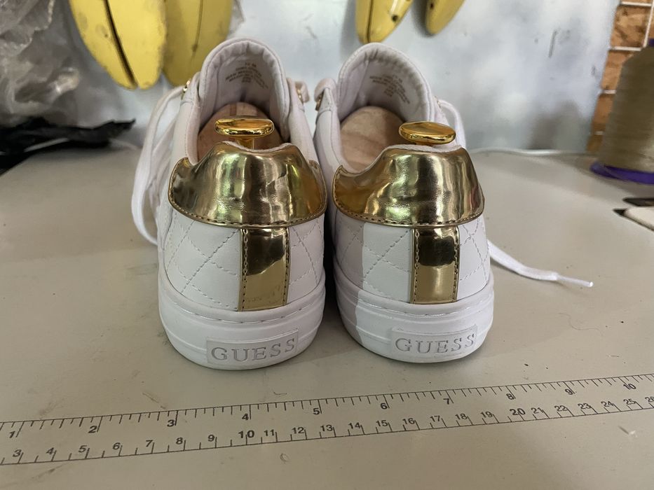 Кроссовки женские Guess 40-41 (27см)