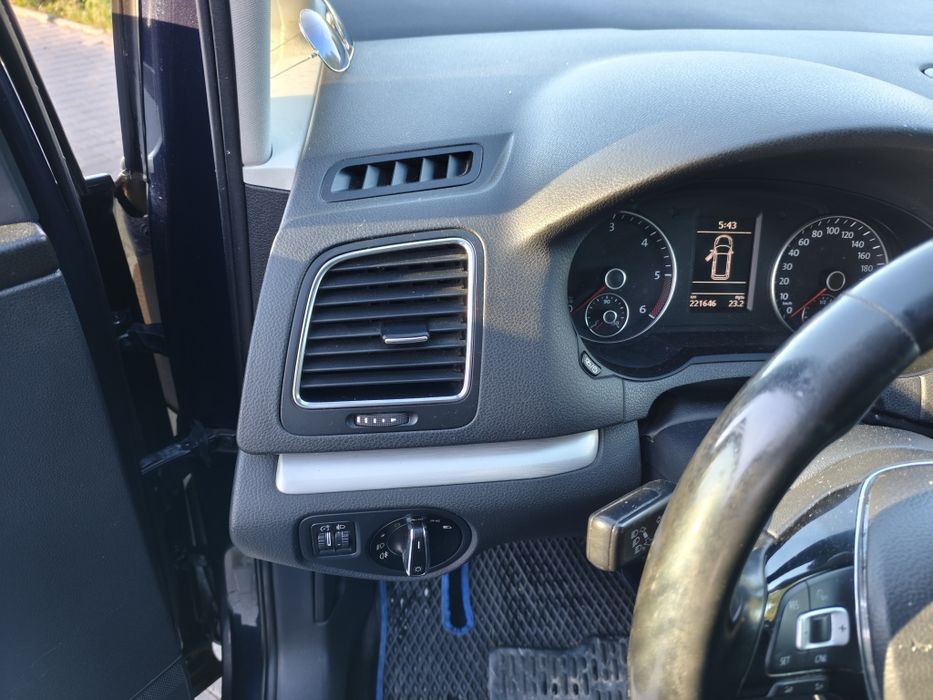 Автомобіль VW Шаран 2015року