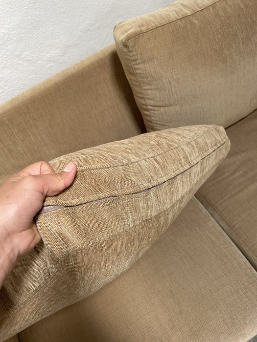 Sofa bege tres lugares