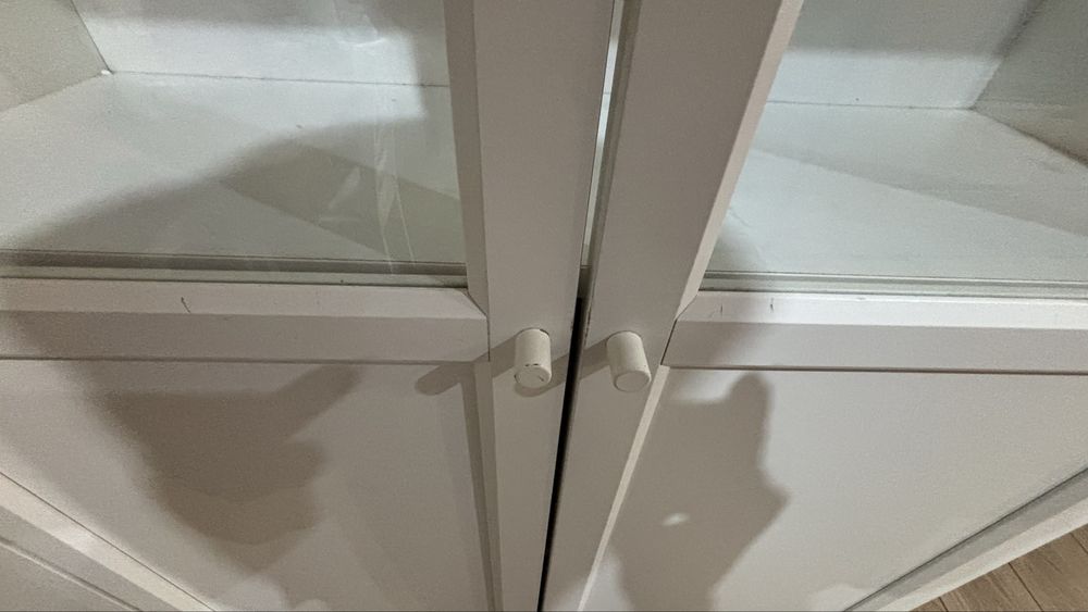 Estantes IKEA BILLY com portas de vidro – Excelente estado