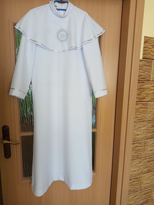 Alba komunijna dla większej dziewczynki