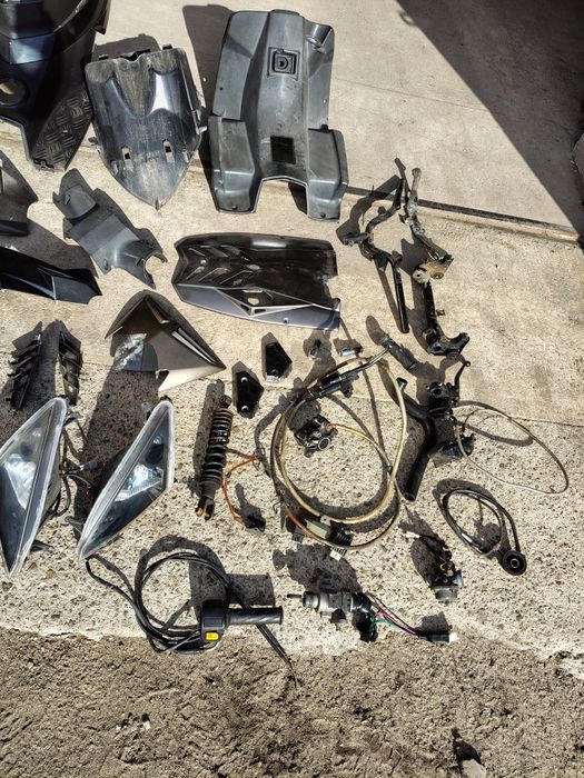 Peugeot speedfight 3 ||| CZĘŚCI  kanapa  lampa kokpit koło zacisk i inne