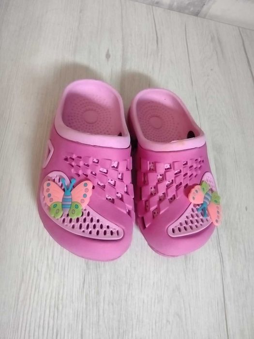 różowe Klapki piankowe na basen plażę typu crocsy 24/25 motylki lekkie