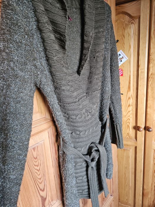 Sweter khaki rozmiar 40