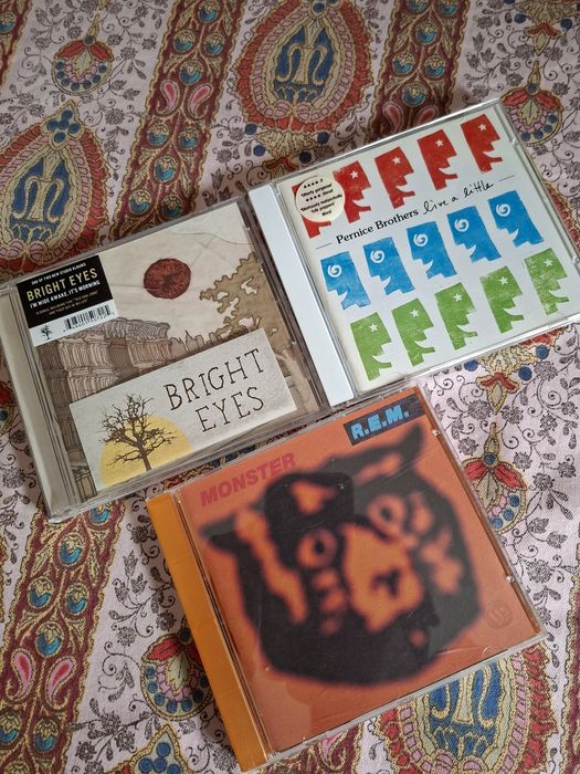 Três cds Bright Eyes, Pernice Brothers e REM