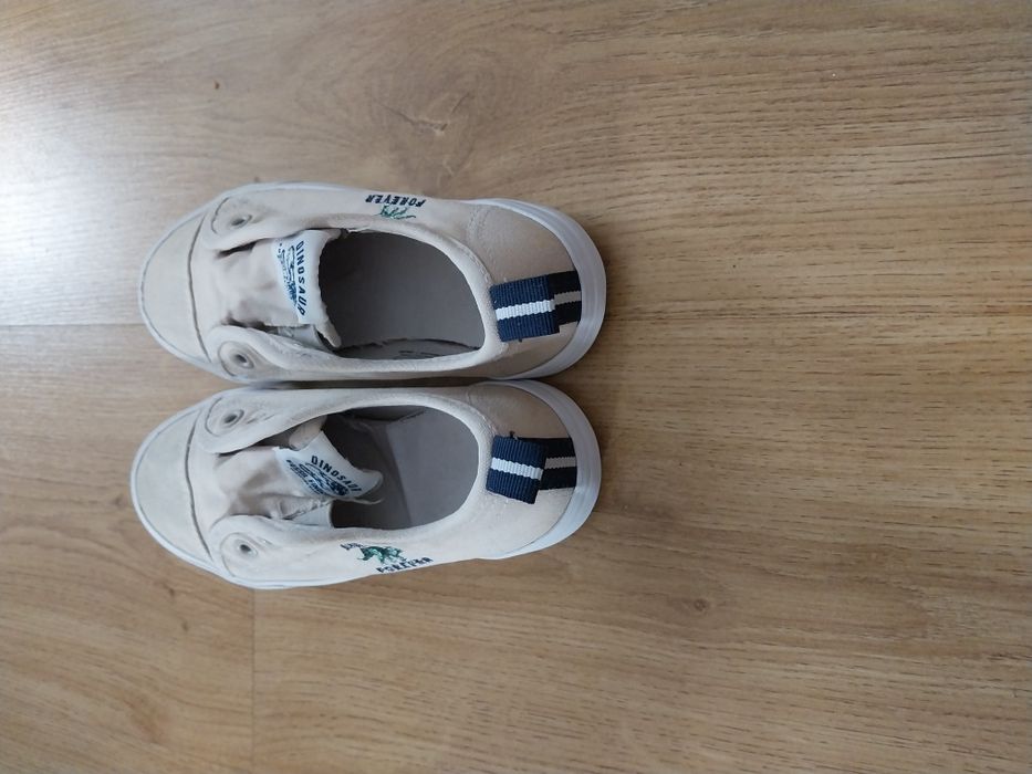 Trampki HM o rozmiarze 28,5