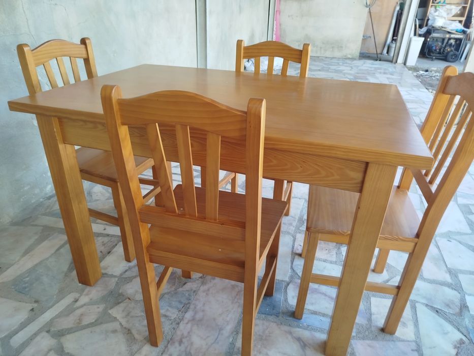Mesa com 4 cadeiras 80x120 altura 0,80
