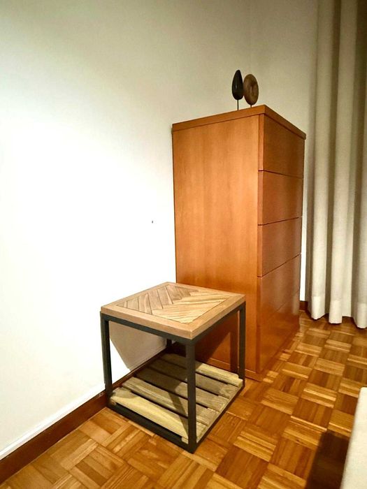 Camiseiro e mesa auxiliar - Braga