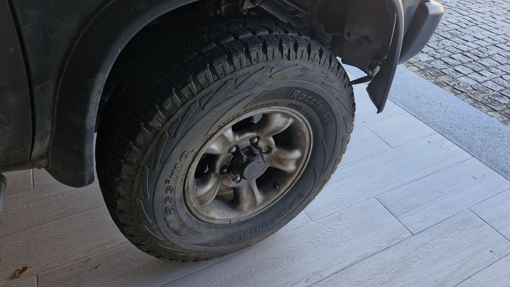 Pneus 31x10.5 r15 negociável