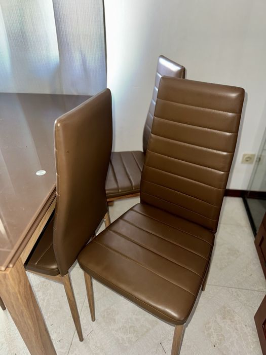 Mesa extensivel com 6 cadeiras