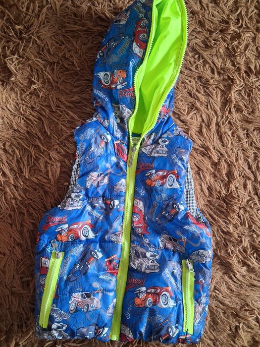 2 штуки.Жилетки на хлопчика