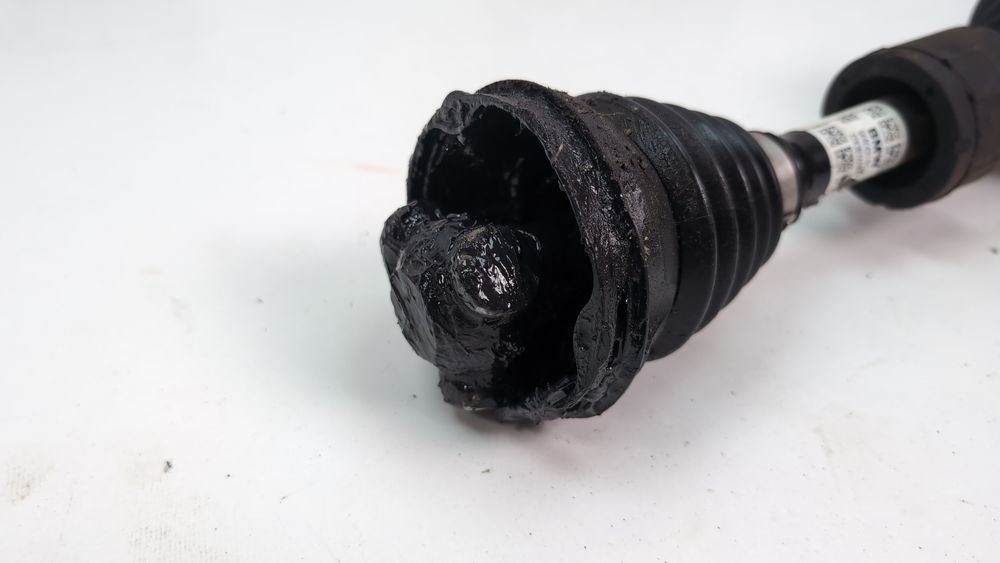 Напіввісь (привід) передня, ліва для BMW X1 2023-2025