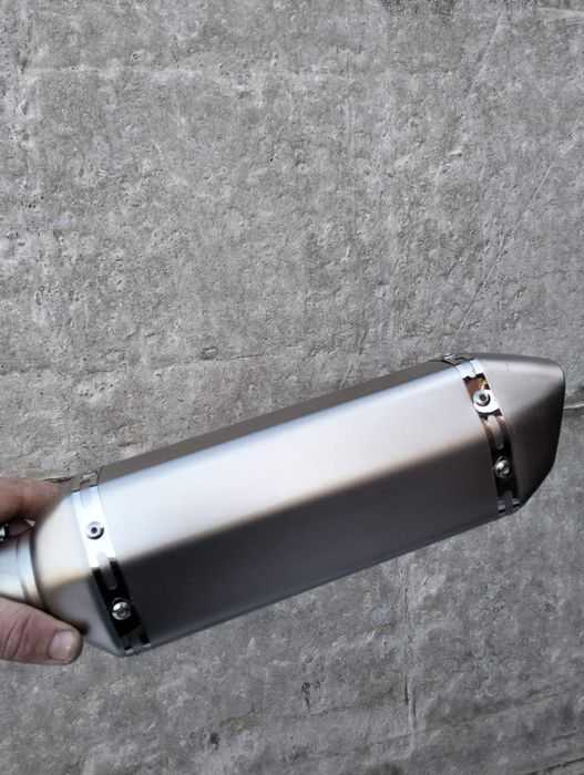 Універсальний прямоточний глушник до мотоциклу Akrapovic 31 37 47 см