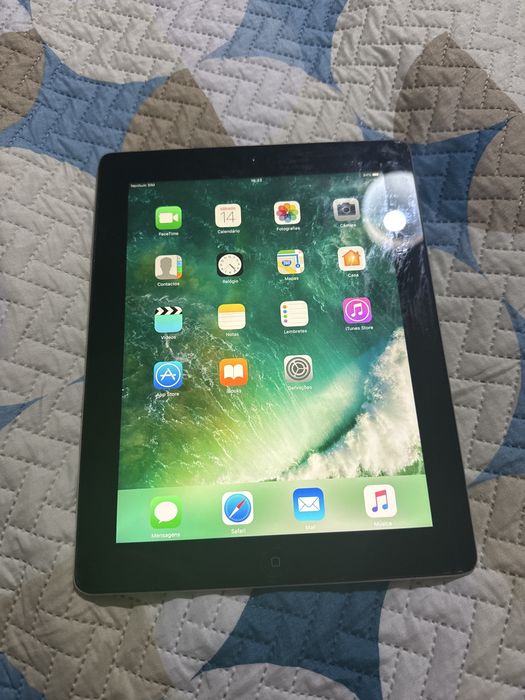iPad in excellent condition, like new, includes charging cable64751438848515121