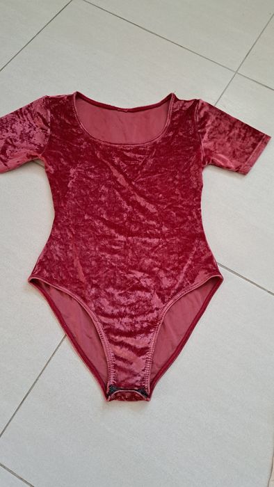Body kostium aksamitne bluzeczka czerwony 38 s m