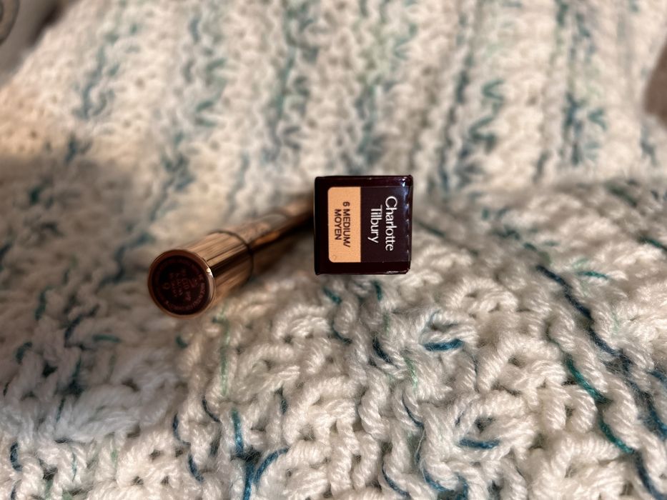 Charlotte Tilbury Nowy! Magic Away Liquid Concealer korektor pod oczy